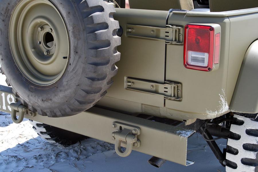 Детали экстерьера Jeep Wrangler 75th Salute Concept (JK) 2016 года  (фото 7 из 12)